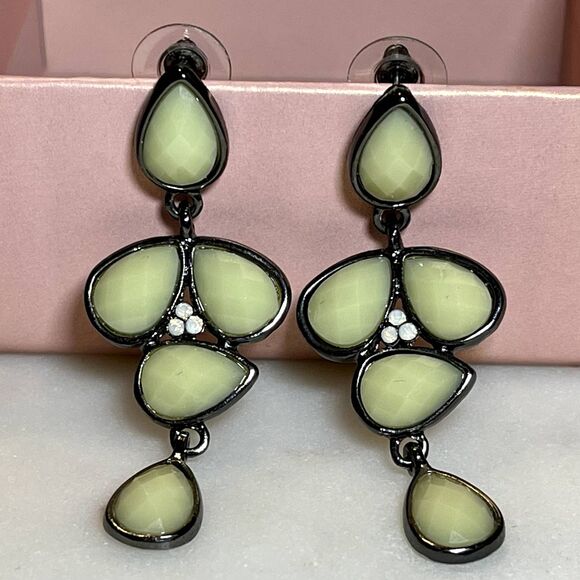 Charming Charlie | Cream and Gray Teardrop Chandelier Earrings - Picture 1 of 3